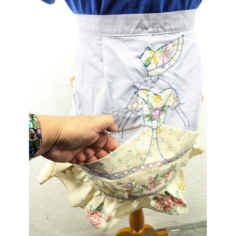 Vintage Floral Apron Lavender Pocket Accent Ruffle Trim Cottagecore‎ Kitchen 52